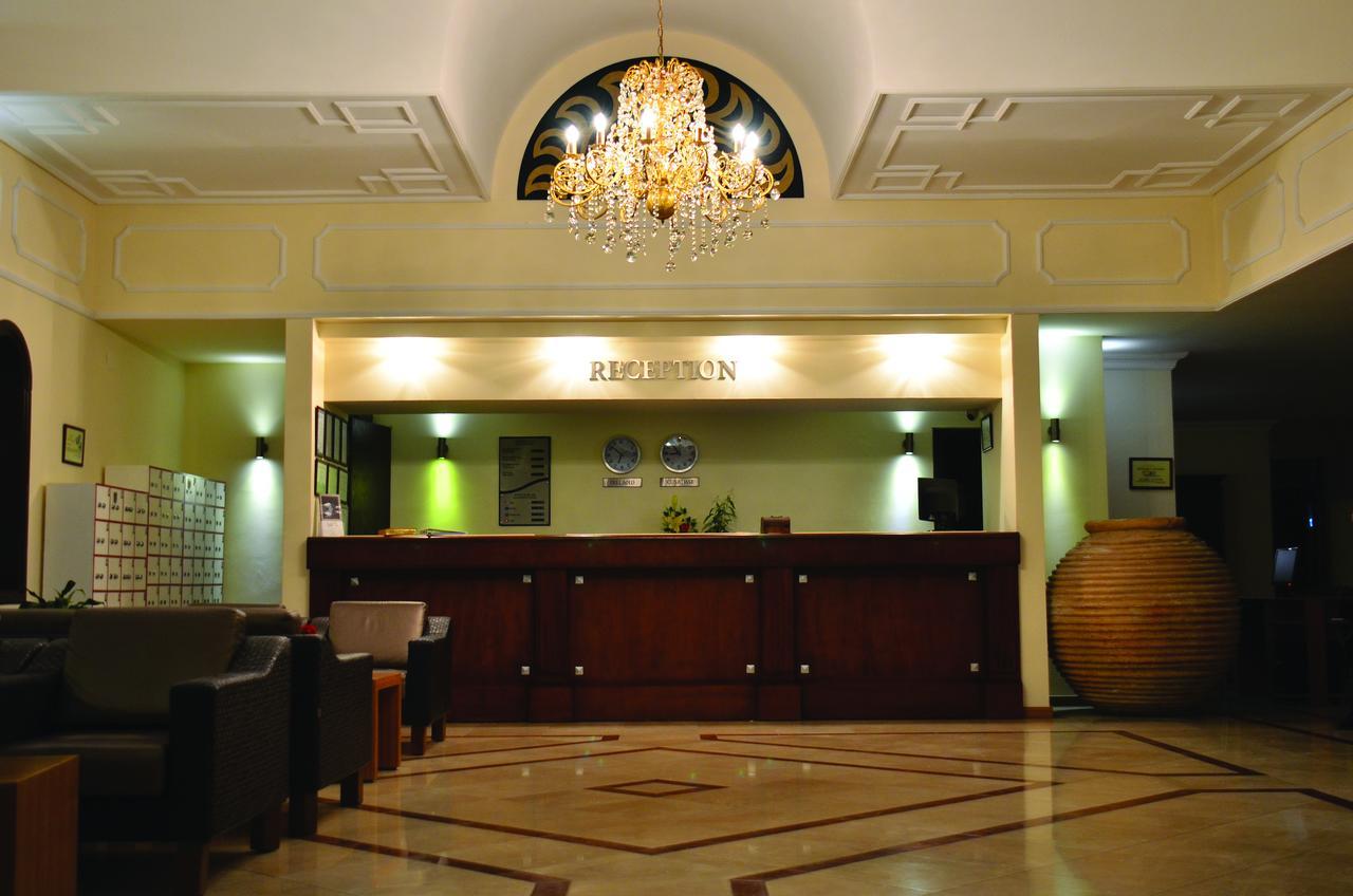 Goldenday Wings Hotel 쿠사다시 외부 사진